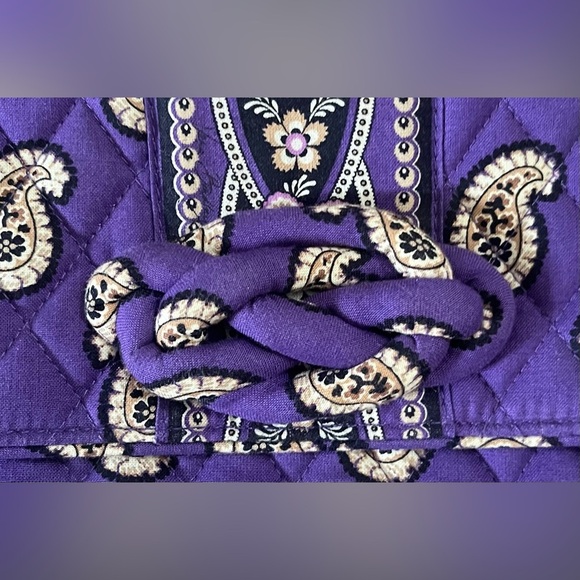 Nwt vera bradley knot just a clutch purse purple paisley - Picture 5 of 14